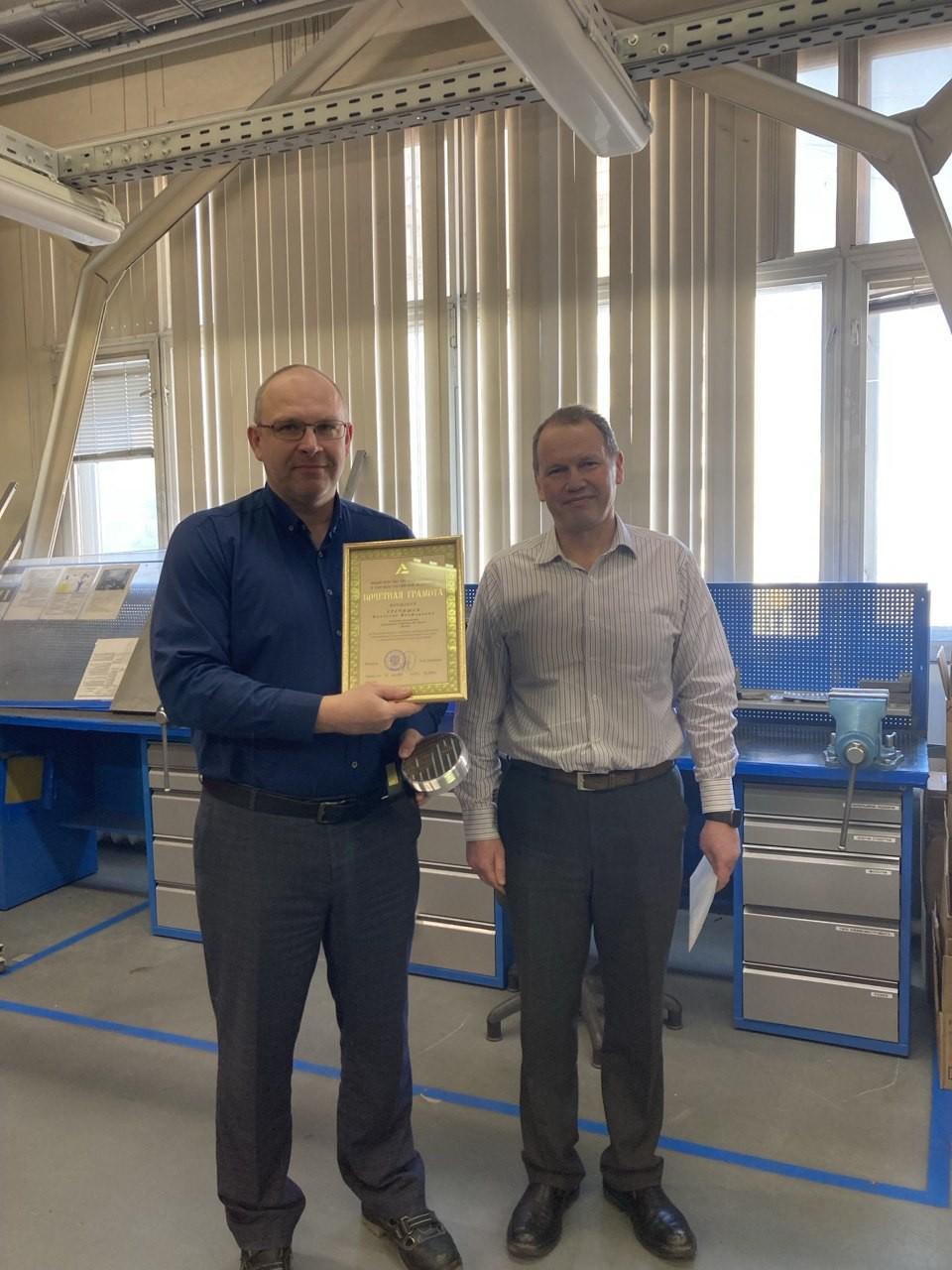 Работник АО «ХС-Наука» удостоен ведомственной награды